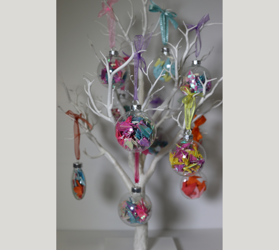 Crane confetti ornament %281%29