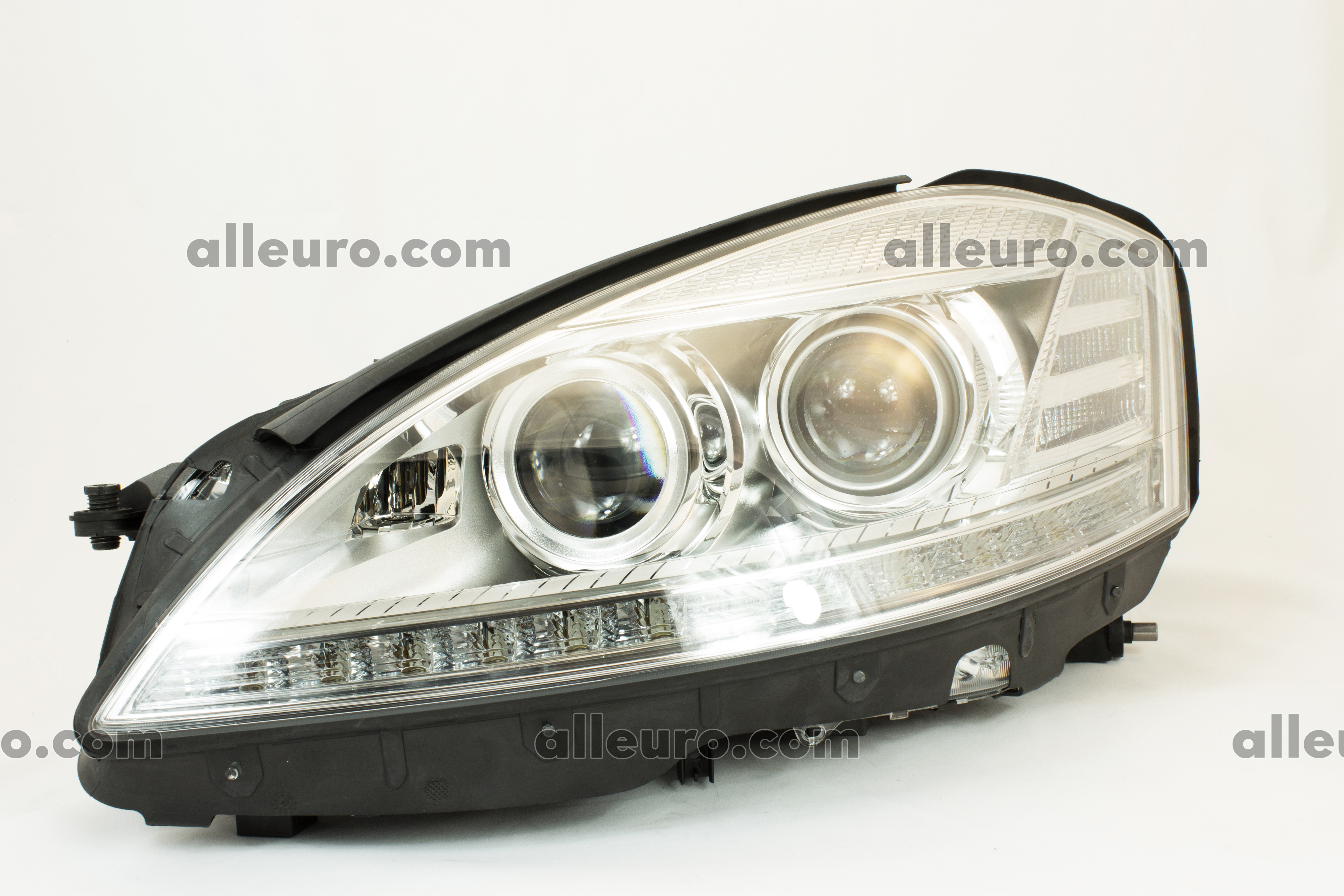 Mercedes LEFT HEADLIGHT Damaged; Loose Parts ALE 2218205961 Mercedes LEFT HEADLIGHT Damaged; Loose Parts ALE 2218205961