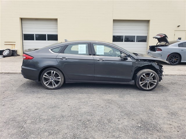 2019 Ford Fusion Titanium's photo