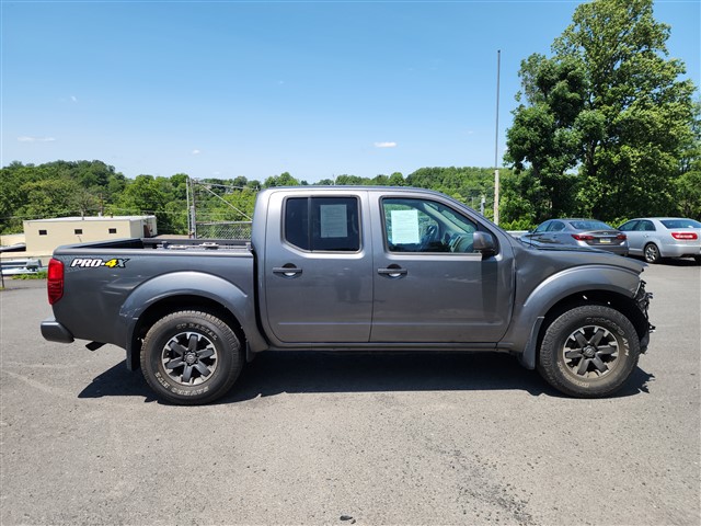 2019 Nissan Frontier PRO-4X's photo