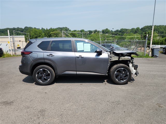 2025 Nissan Rogue SV's photo