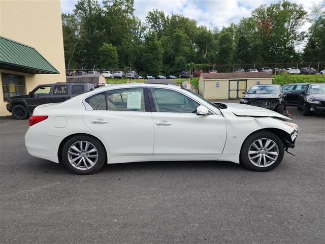 2015 INFINITI Q50