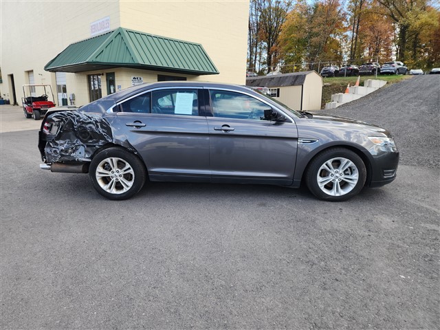 2018 Ford Taurus SEL's photo