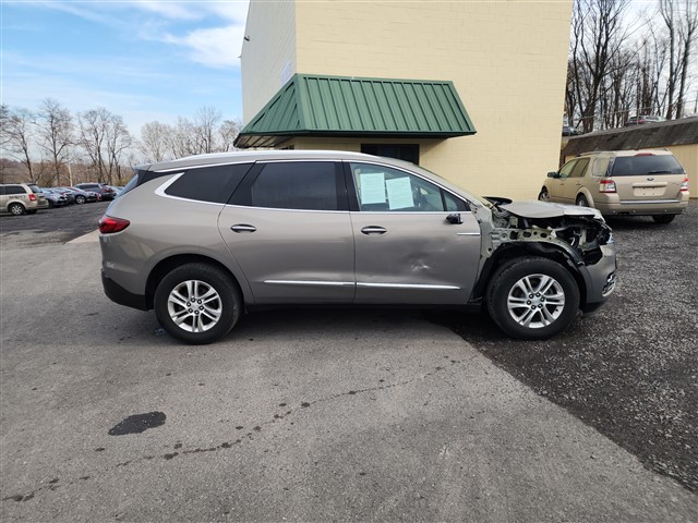 2018 Buick Enclave Essence's photo