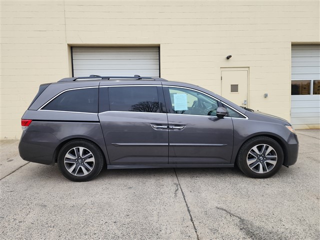 2014 Honda Odyssey Touring's photo