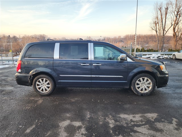2013 Chrysler Town & Country Touring