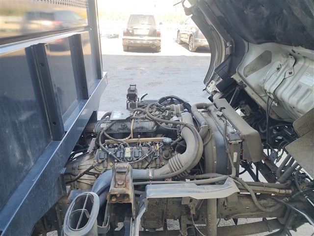 2013 Isuzu NPR HD - Photo 13