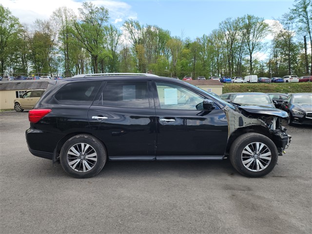 2017 Nissan Pathfinder SL 4WD's photo