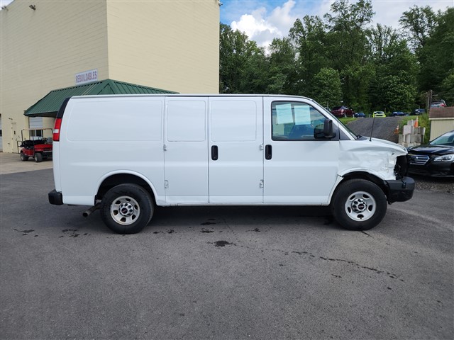 2022 GMC Savana 2500's photo