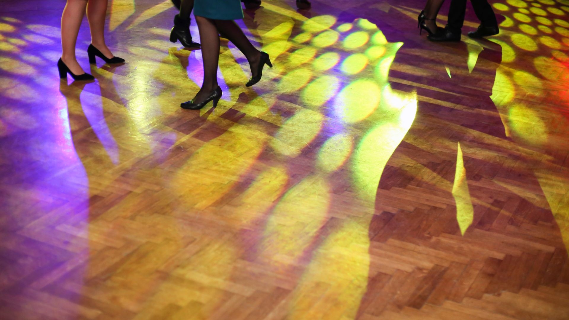 How can the dimensions of a dance floor impact the overall atmosphere of a nightclub?