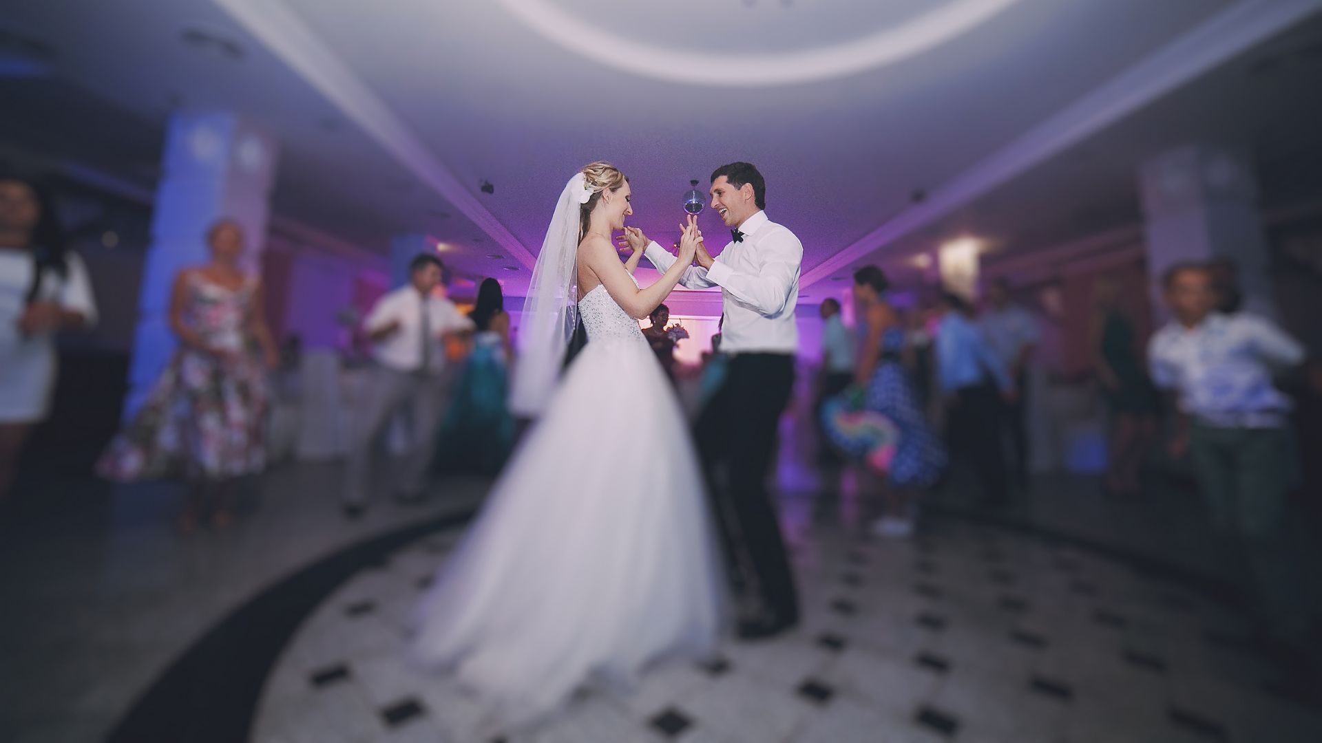 How do New York event flooring experts stay updated on the latest trends and technologies in event flooring to provide innovative solutions for clients?