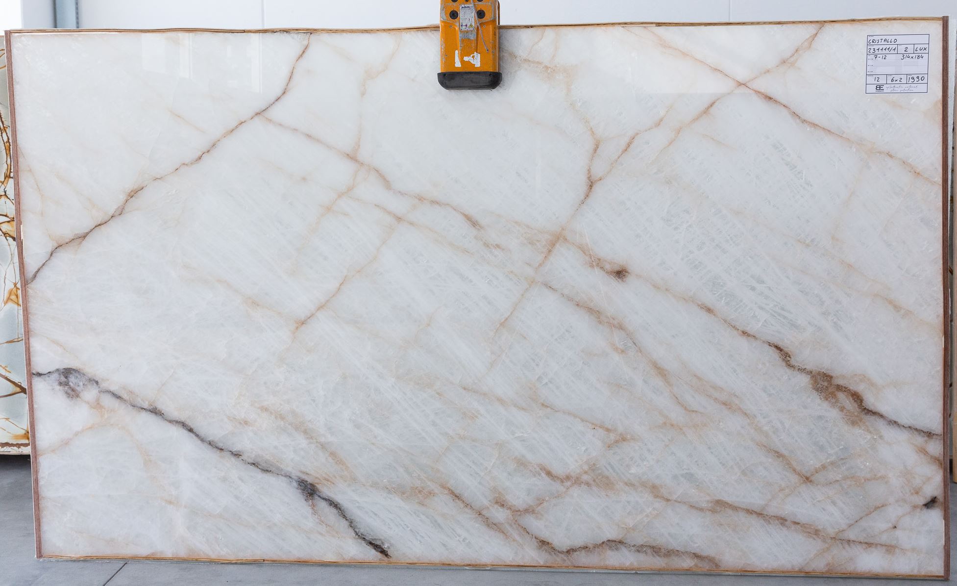Crystallo Vitro natural stone surface by Stratus