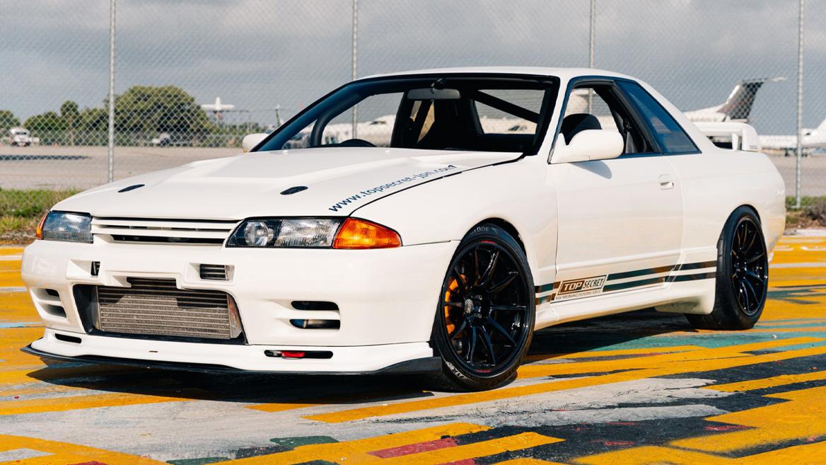 村Ｐ様、未走行SIBATA、Nissan Skyline GT-R R32 Snow Princess,” an R32 GT-R by legendary tuner Smokey Nagata