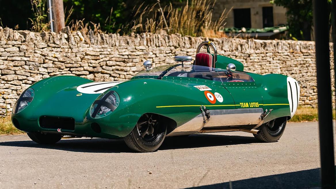レアデック　lotus Its driver dug out this Lotus 11 from a sandbank to survive Le