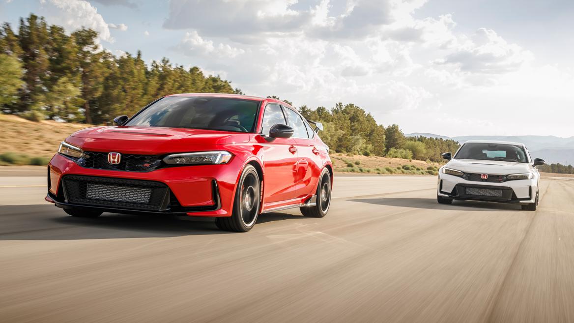 KahLA特注 Honda CIVIC TYPE R Then and Now3 2023 Honda Civic Type R: Lower, wider and now with 315 horsepower