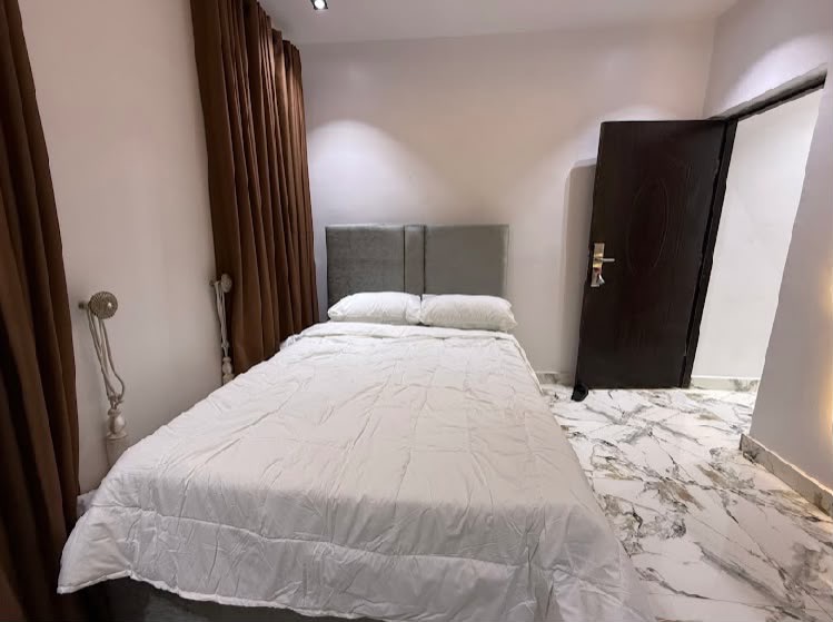 The Crest Apartment  5