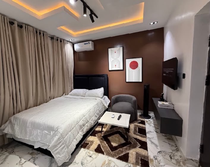 The Crest Apartment