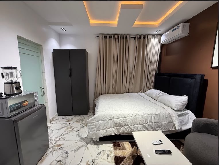 The Crest Apartment  2