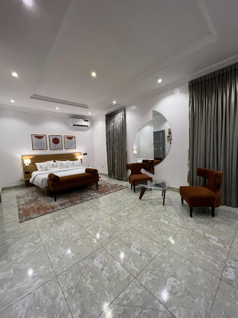 EXECUTIVE SUITE (CRYSTAL) 2