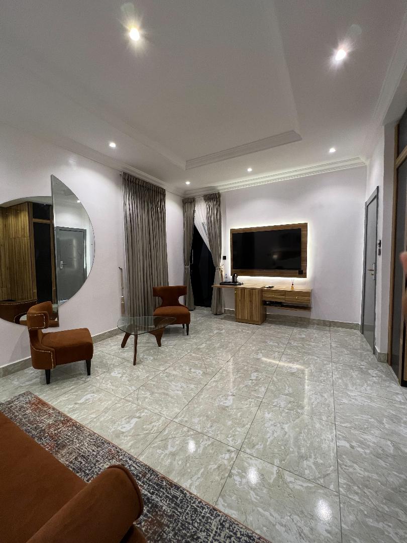 EXECUTIVE SUITE (CRYSTAL) 5