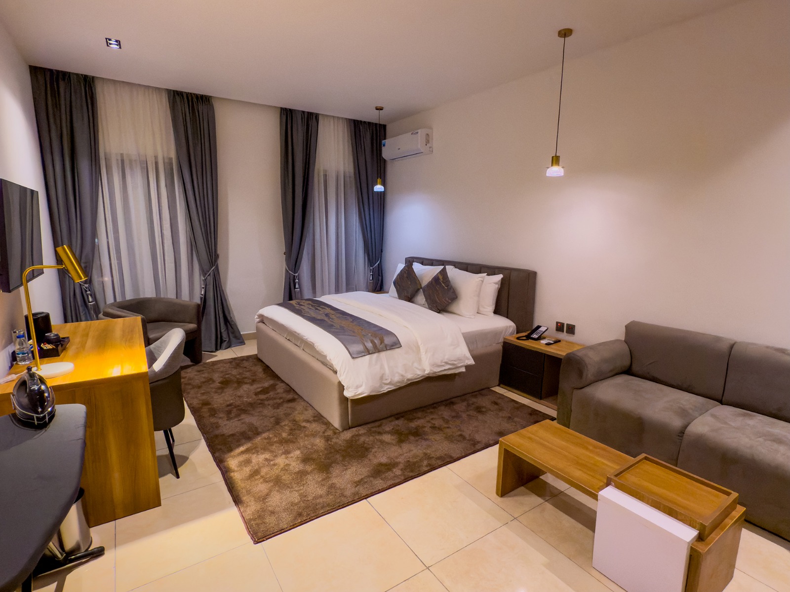 The Corniche Hotel (PRESIDENTIAL SUITES) 2