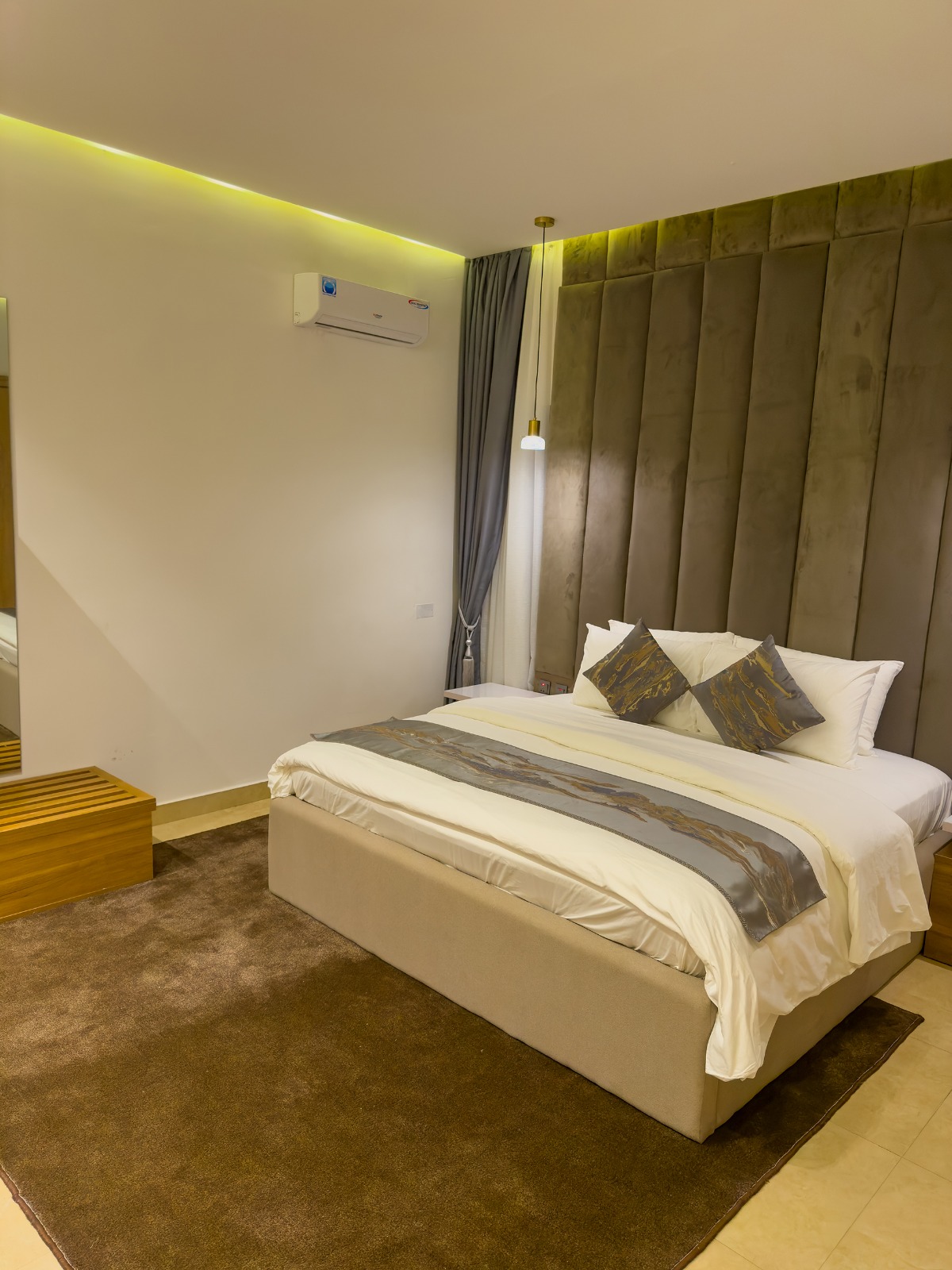The Corniche Hotel (KING'S ROOM) 2