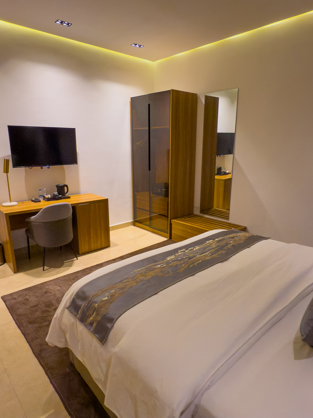 The Corniche Hotel (KING'S ROOM) 3