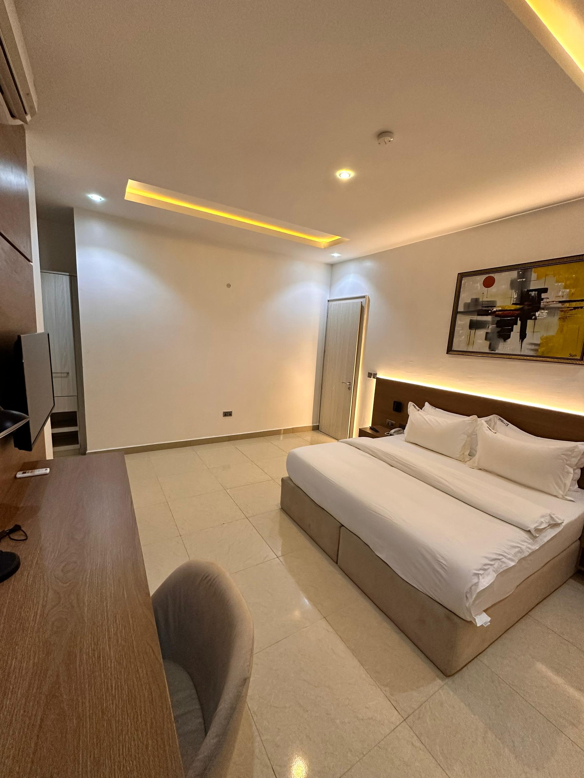 Donella Apartment Regent Suite  5