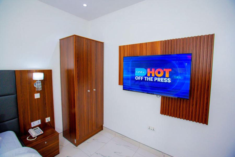 Luxury Studio Apartment with Rooftop Lounge 2