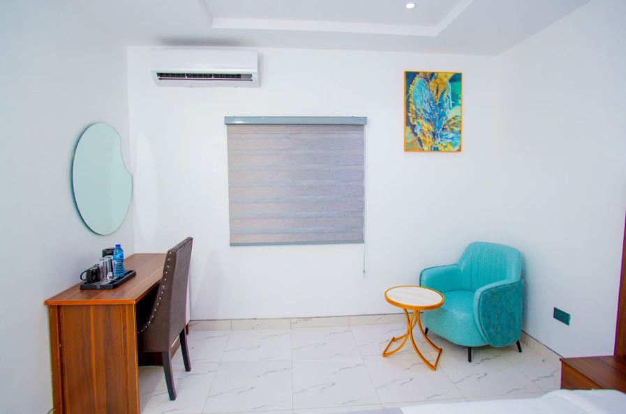 Luxury Studio Apartment with Rooftop Lounge 3