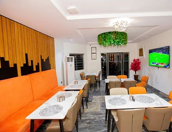 Luxury Studio Apartment with Rooftop Lounge 4