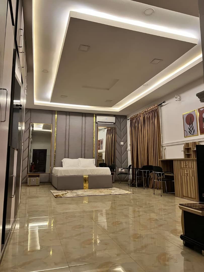Spacious Premium Serviced Apartment  4