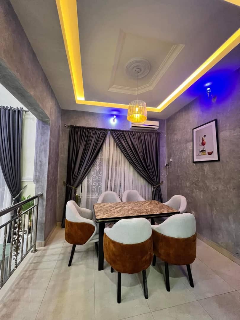 Spacious Premium Serviced Apartment  5