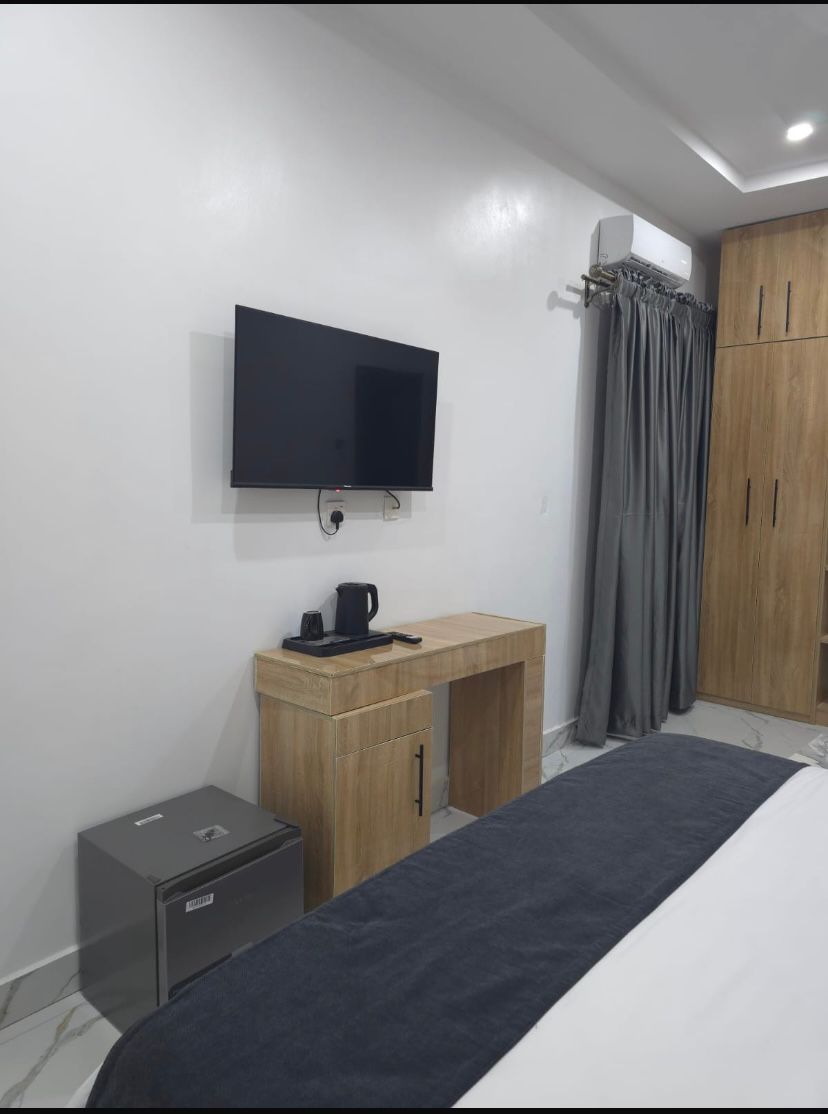 Rex & Rich Hotel and Suites : Classic Room 4