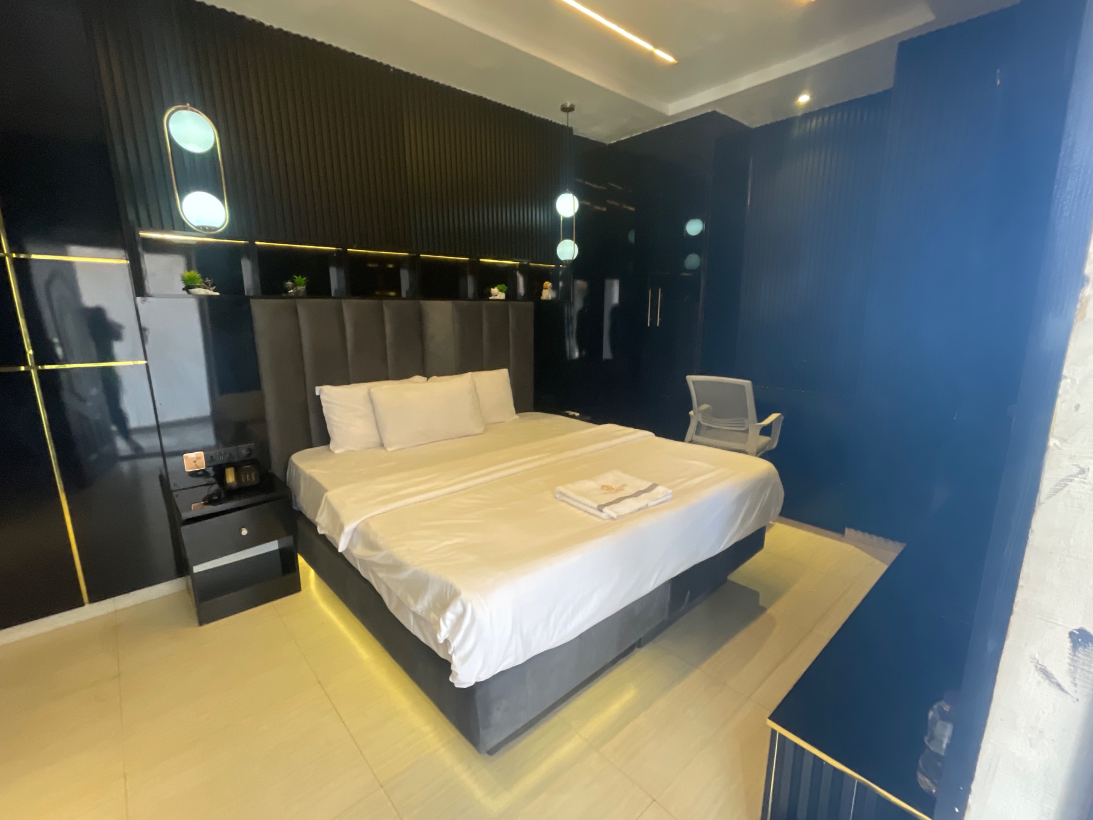 One Bedroom Apartment
