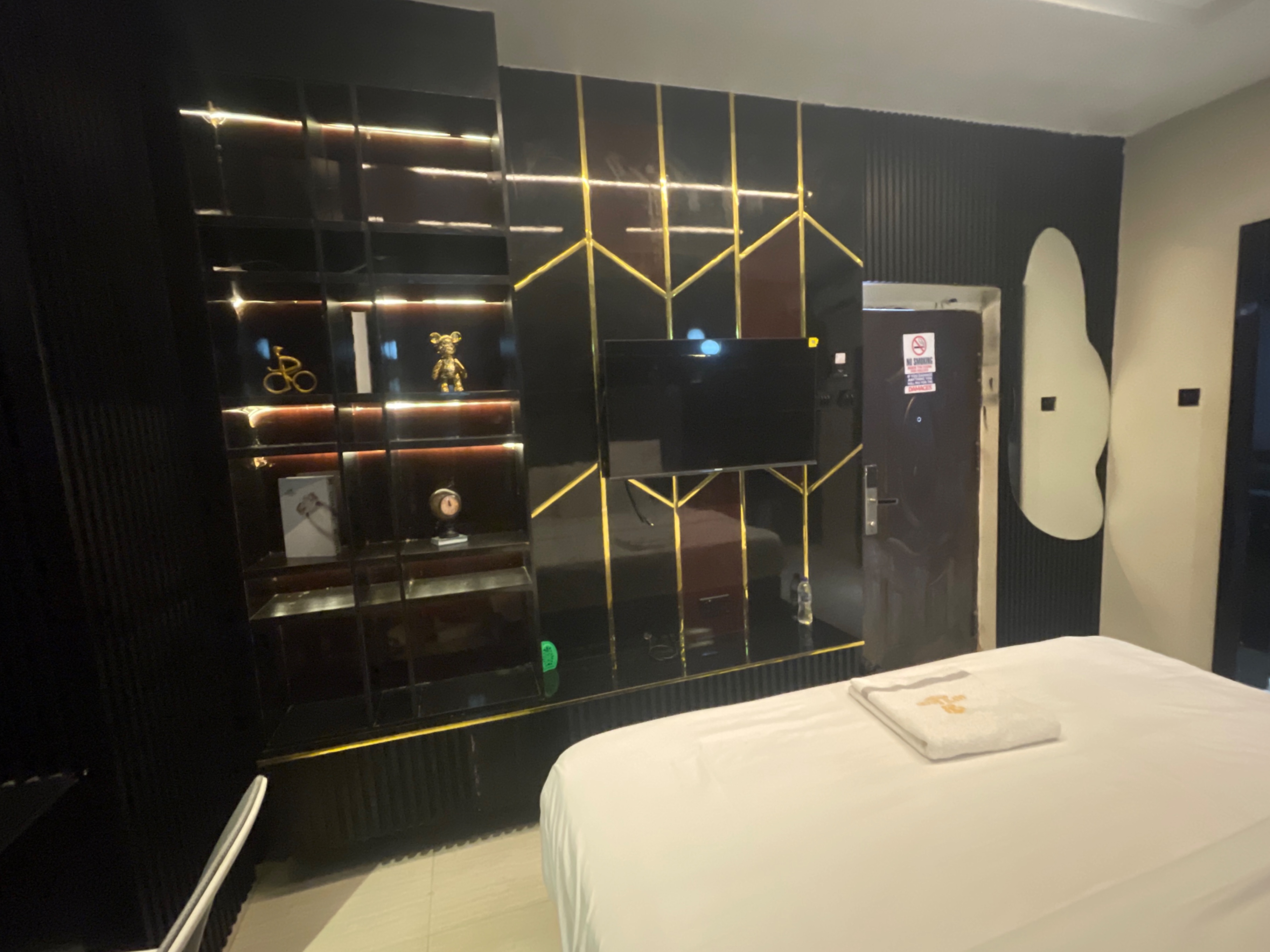 One Bedroom  Apartment  5
