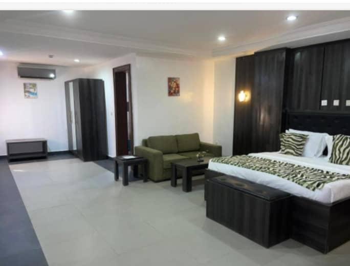 AA Hotel and Suites Deluxe