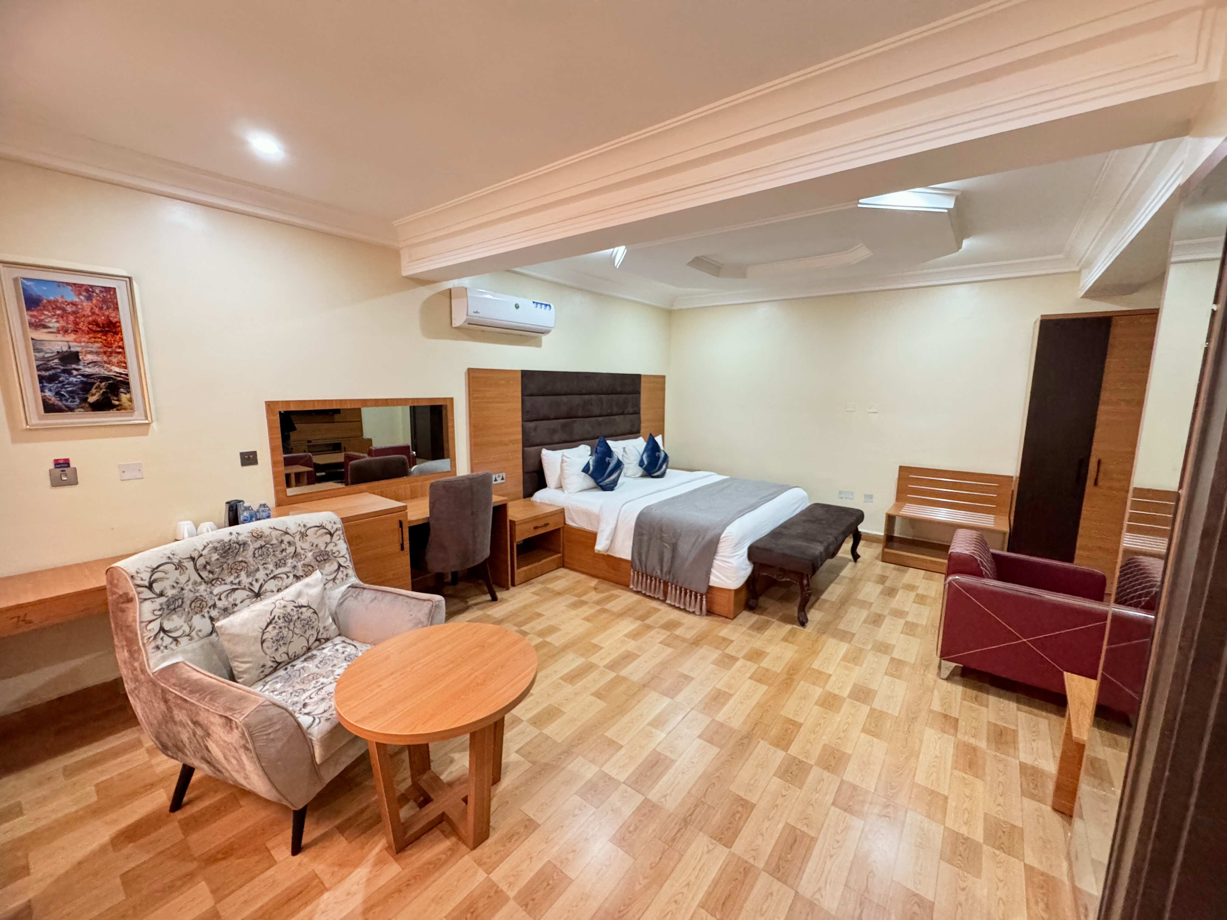 OTK'S Apartment/Deluxe 4