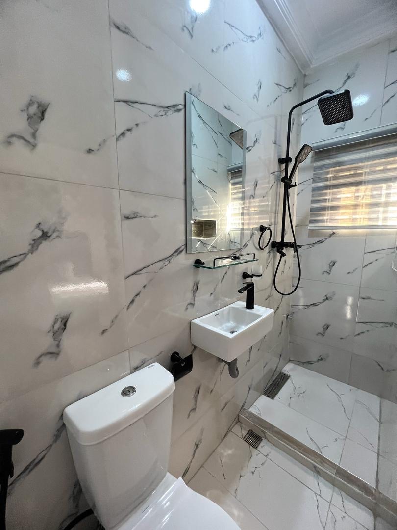 IFY LUXURY APARTMENTS 
Executive Two Bedroom Apartment Wuse 2 3