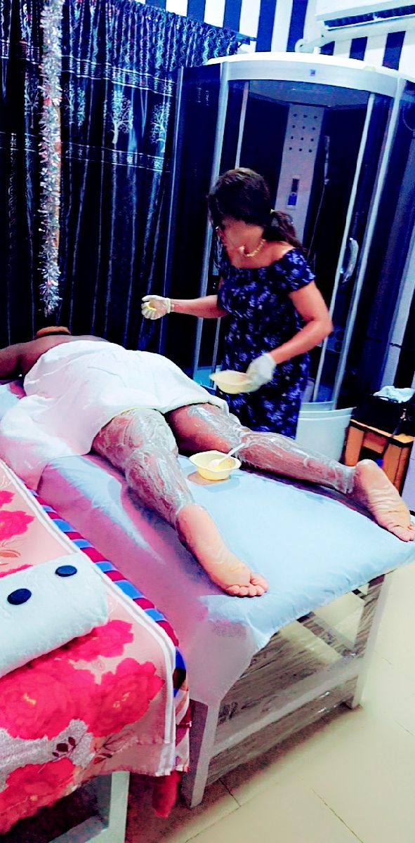 T&F Luxury Unisex Salon and Spa 4