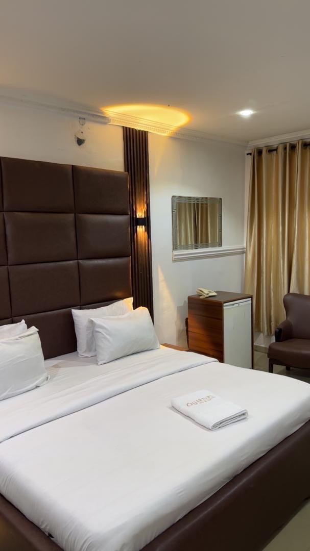 Quarters inn & suites  2