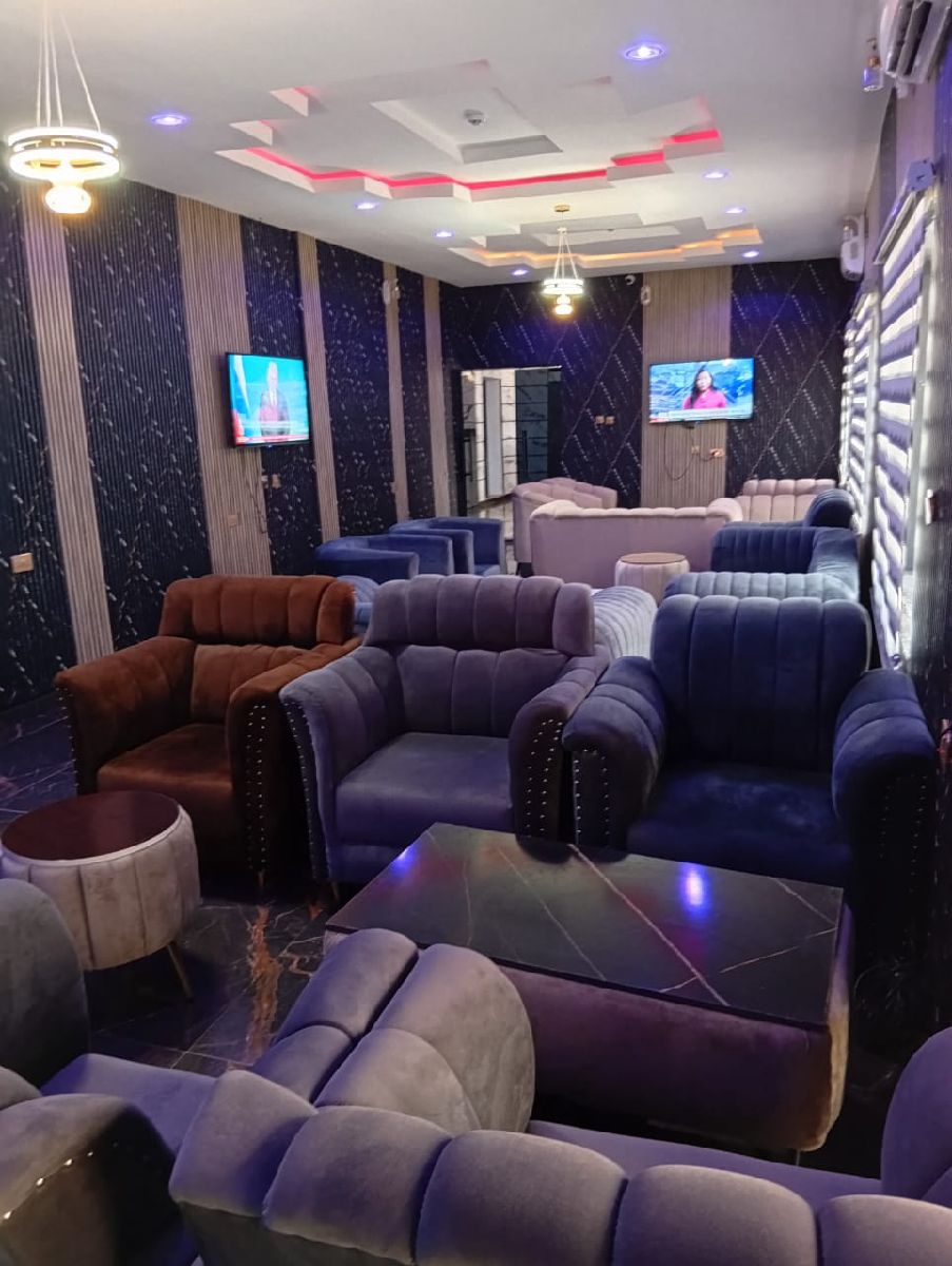 GOLDEN PRAISE HOTEL AND SUITES  3