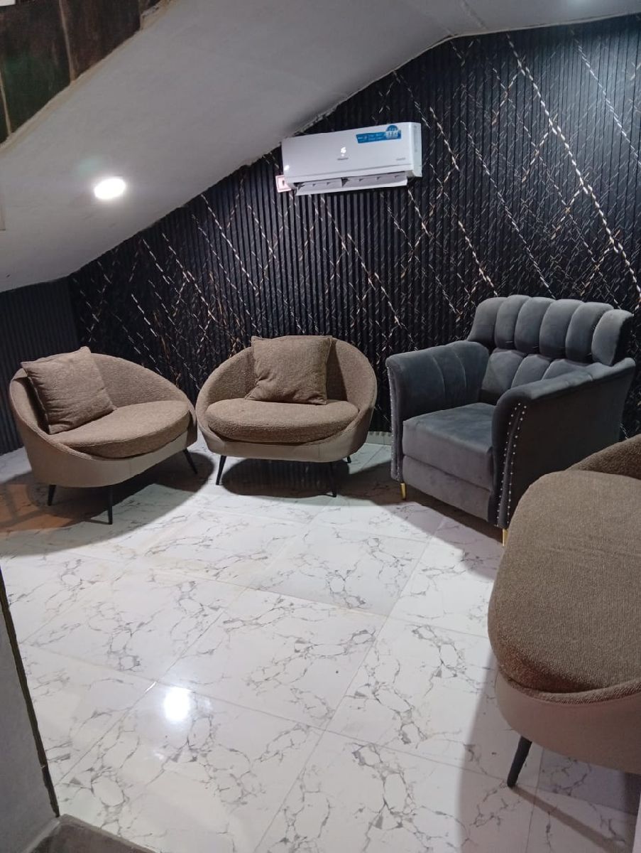 GOLDEN PRAISE HOTEL AND SUITES  4