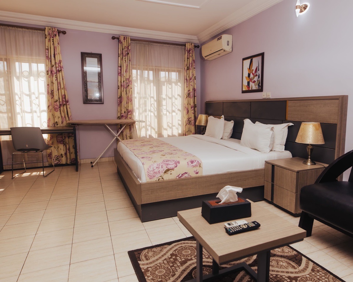sheer luxury apartments and suites  5