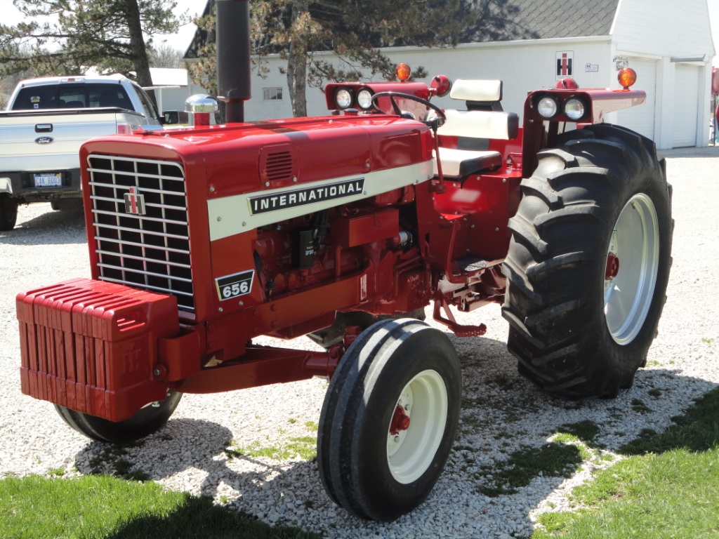 International 656 Utility restoration finished pictures ready for RPR