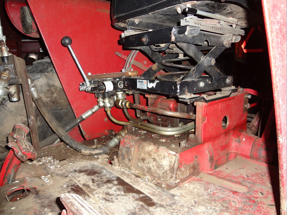 856 Hydraulic valve add on pictures General IH Red Power Magazine