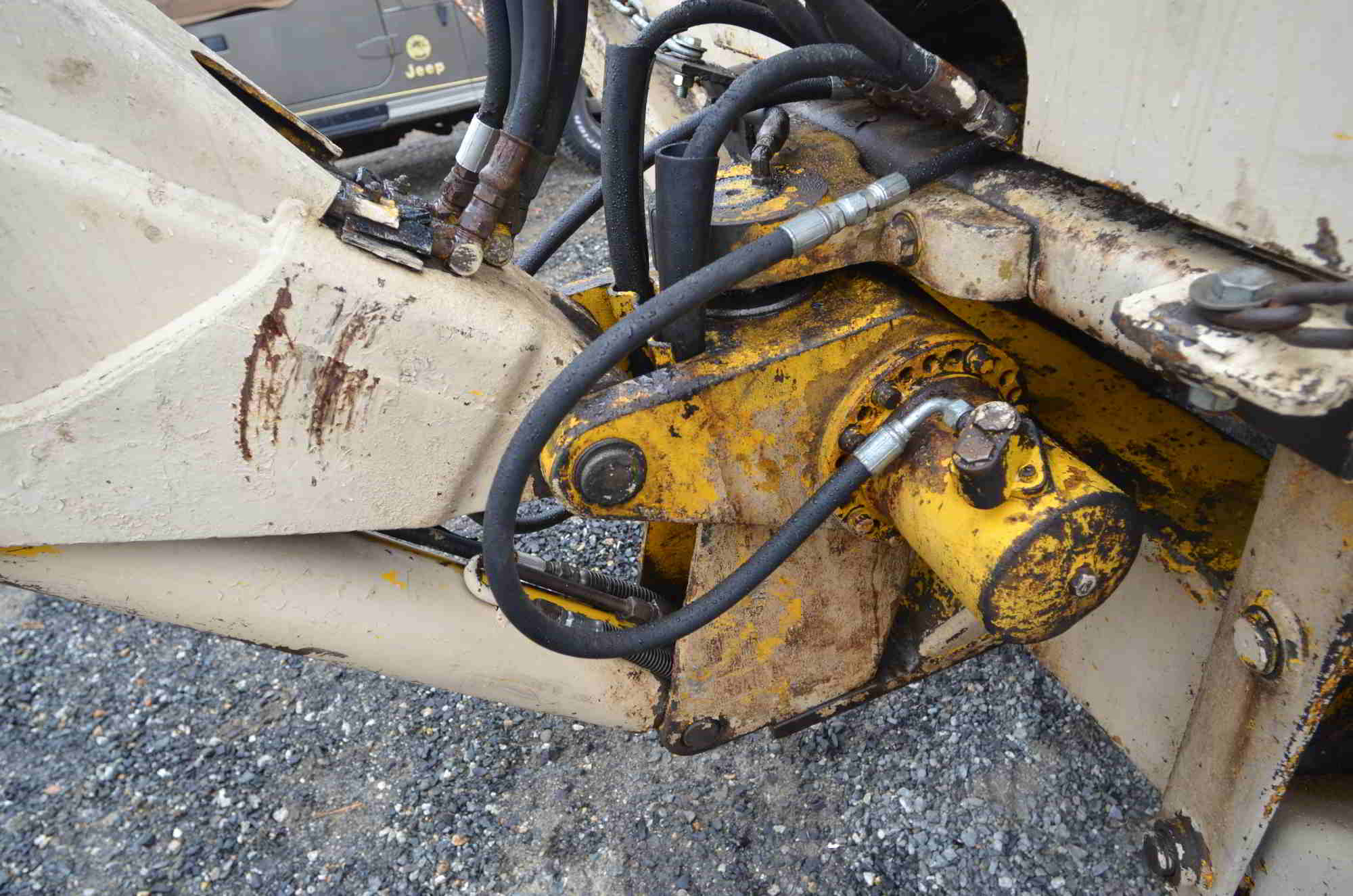 260A backhoe mechanic needed IH Construction Equipment Red Power