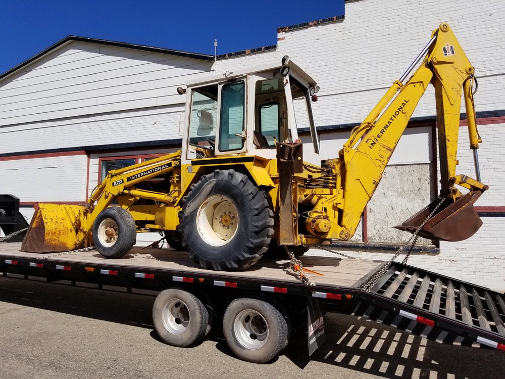 International 270A backhoe IH Construction Equipment Red Power