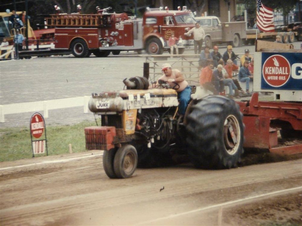 Some more really good old pulling pics from a pull in 1977 Coffee