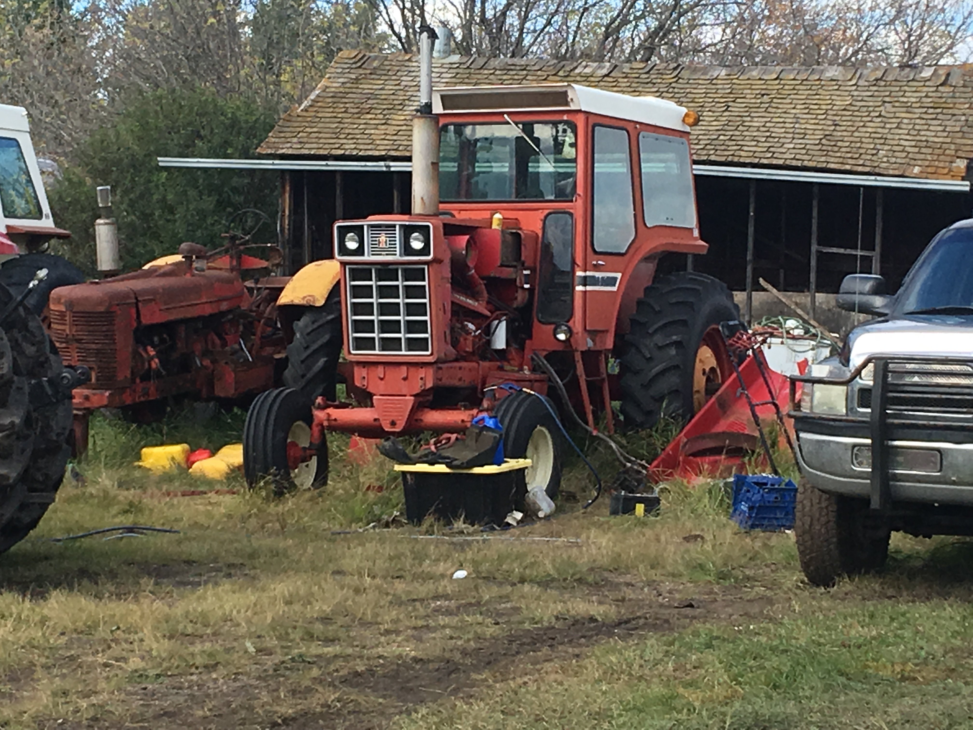 Pictures of auction in Alberta with IH tractors General IH Red Power Magazine Community